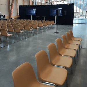 Location chaise coque beige, congrès